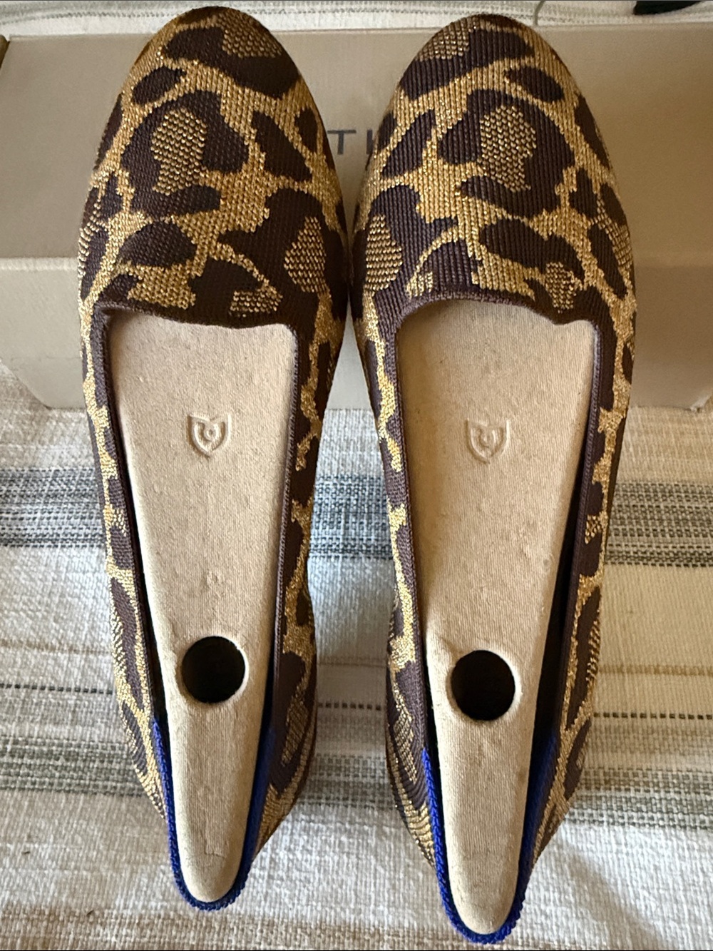Rothys The Lounge Loaferin Retired Metallic Cat Size 7.5 NWT